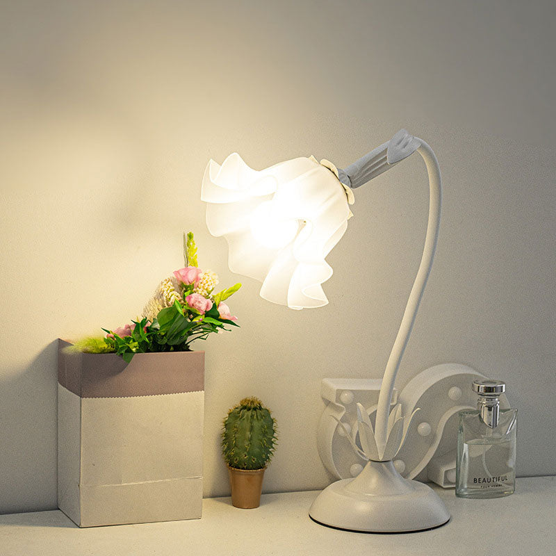 IWASHI Flower Table Lamp, LED Bedside Reading Light for Bedroom & Home Decor